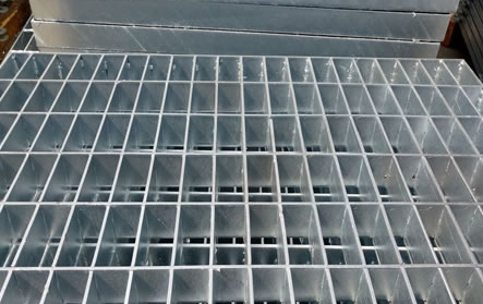 鋼格柵G503/30/50W熱浸鋅對插型格柵，適用于脫硫塔平臺